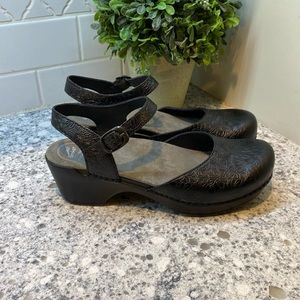 Dansko Sam floral embossed leather Mary Jane clogs black size 39 or 8.5-9